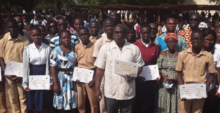 Côte d’Ivoire / Les meilleurs élèves du lycée moderne de Toumodi primés